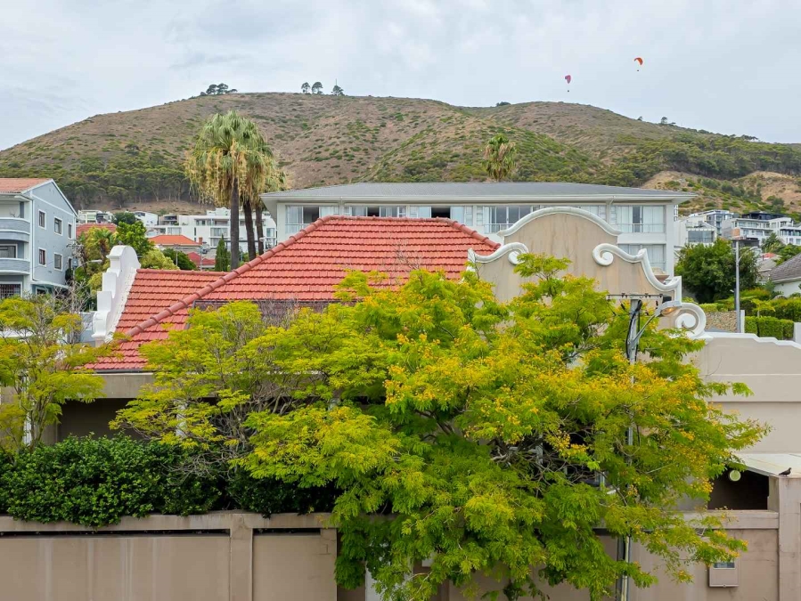 2 Bedroom Property for Sale in Sea Point Western Cape